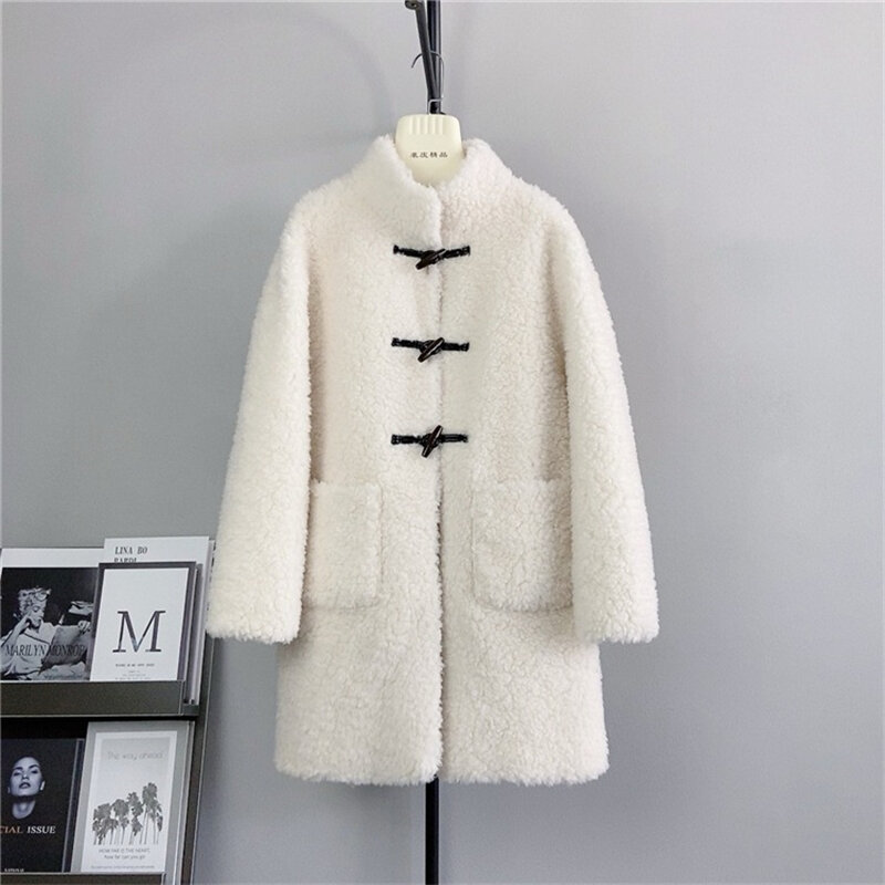 Abrigo de lana de oveja con hebilla de cuerno, chaqueta de invierno gruesa de longitud media, PT432, novedad de 2023