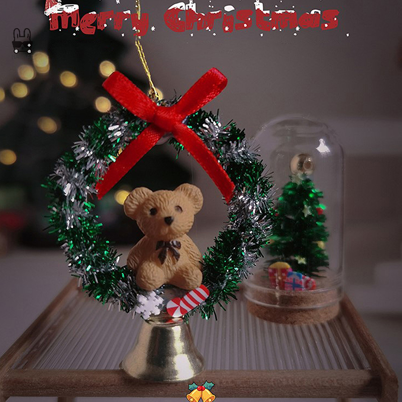 クリスマスの花輪ミニハウス、吊り下げ式ドールハウス、シミュレートされた花輪、布のおもちゃの弓、ミニチュア小型ベル、ドールハウスアクセサリー