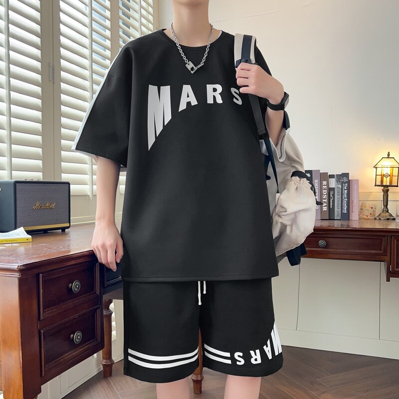 Комплект спортивной одежды мужской из футболки и шортов, свободного покроя