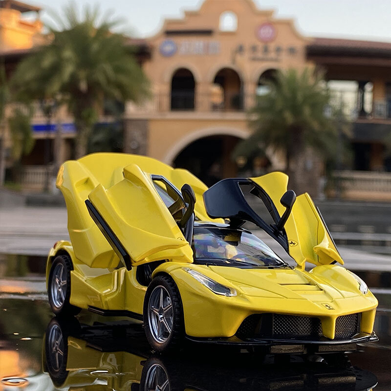 Modelo de carro esportivo Laferrari, Diecasts Veículos de brinquedo de metal, alta simulação, luz e som, presentes infantis, 1:32