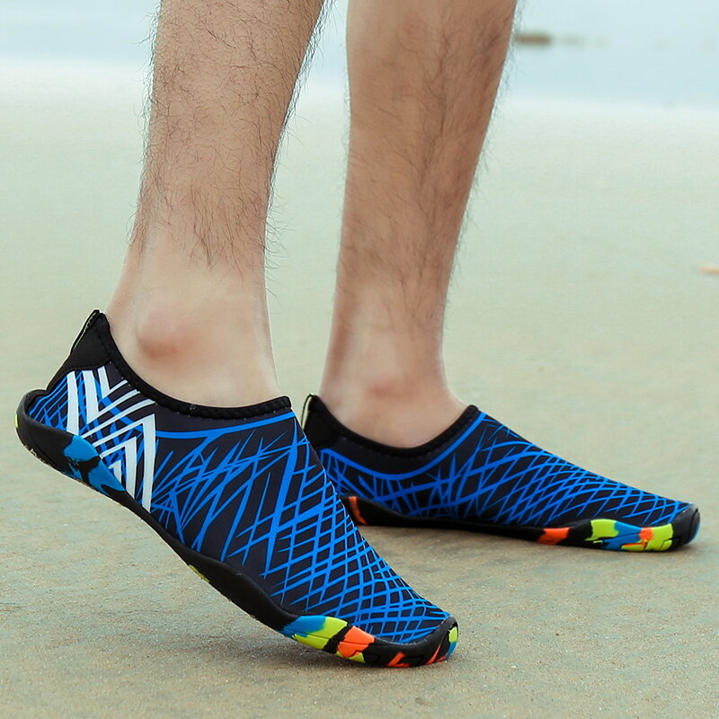 Zapatos acuáticos de secado rápido para hombre y mujer, zapatillas de natación Unisex para surfear y nadar, zapatillas de goma para la playa, tallas 35-46