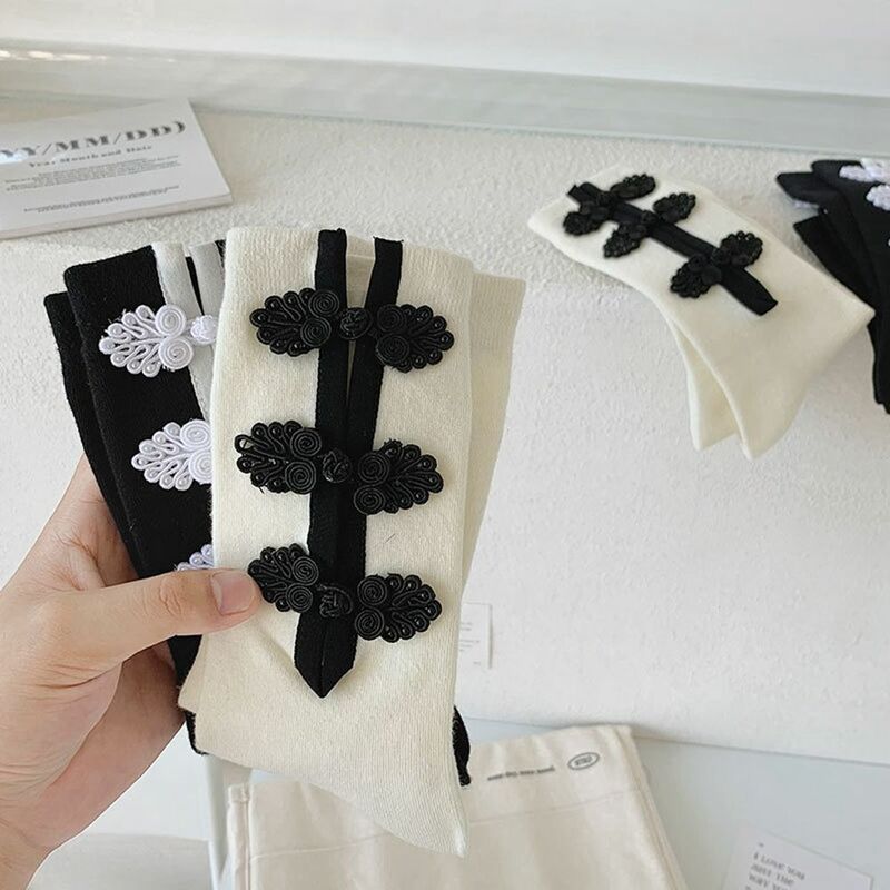 Calcetines bordados de estilo chino JK para mujer, medias de tubo de algodón, calcetines con hebilla Cheongsam, Otoño e Invierno