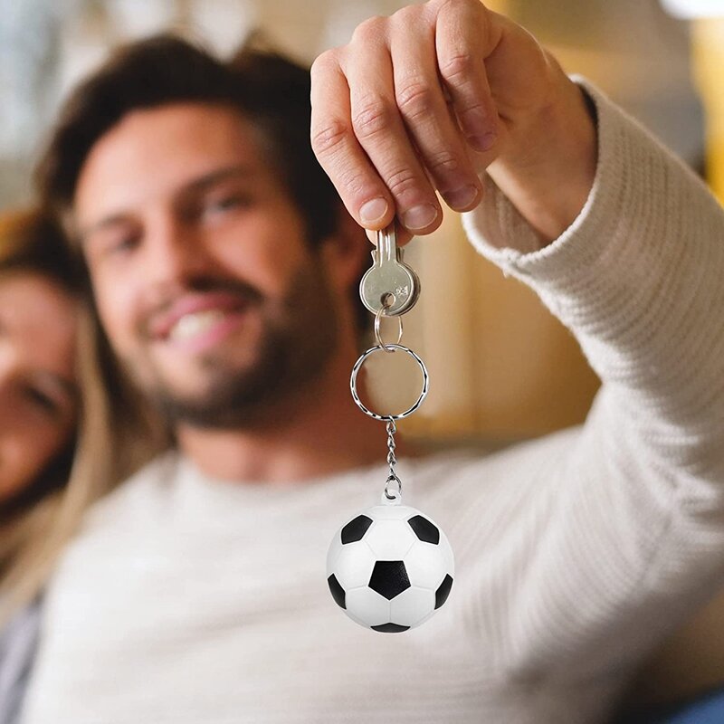 Gantungan kunci sepak bola putih 24 Pak, gantungan kunci bola Stress sepak bola Mini, hadiah karnaval sekolah untuk anak-anak