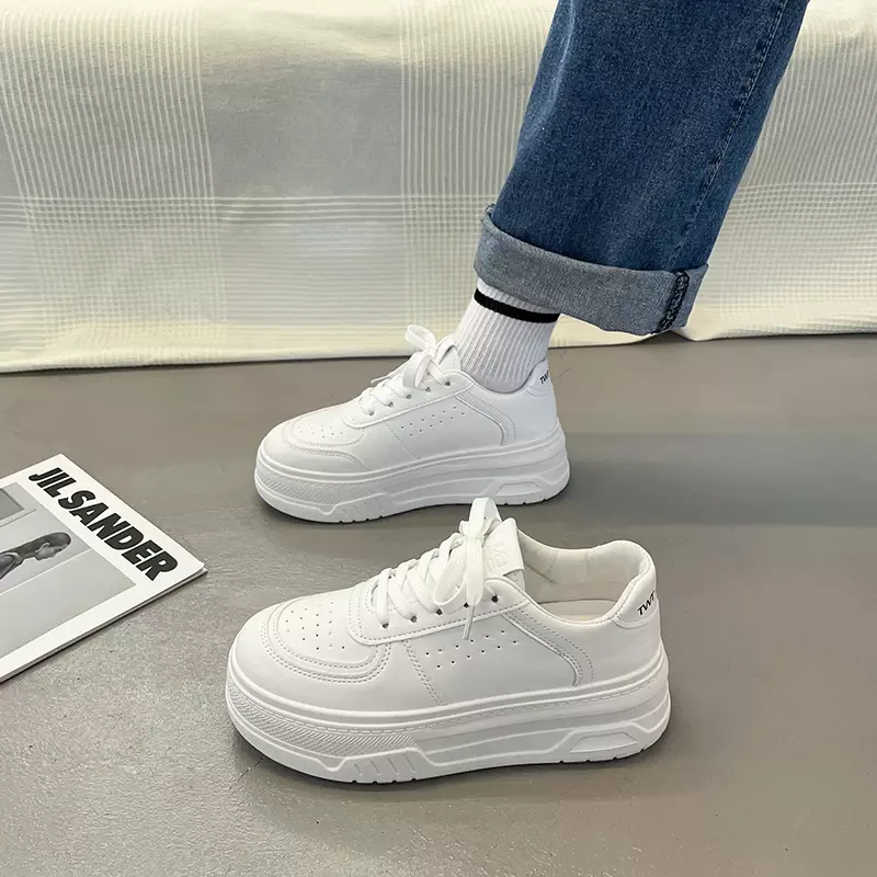 Zapatos blancos con suela gruesa para mujer, calzado deportivo e informal versátil para primavera, verano y otoño, novedad de 2024