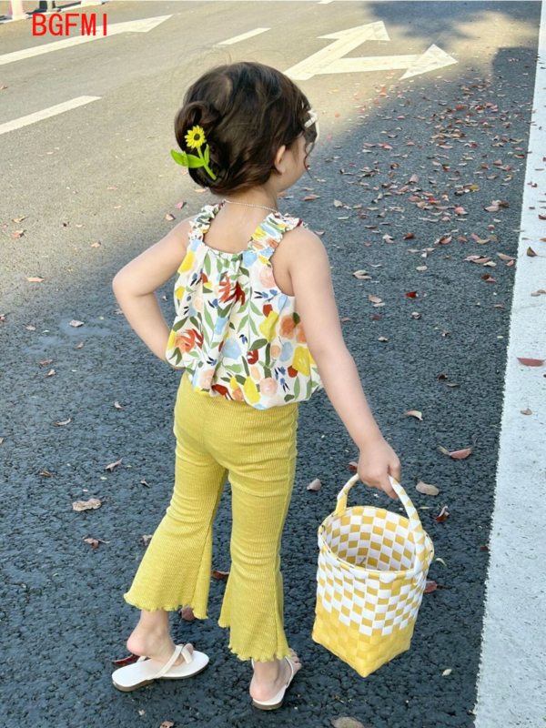 Женская летняя рубашка без рукавов, Корейская версия, Цветочная модель 2024, новая модная майка, расклешенные брюки для девочек, комплект из двух предметов