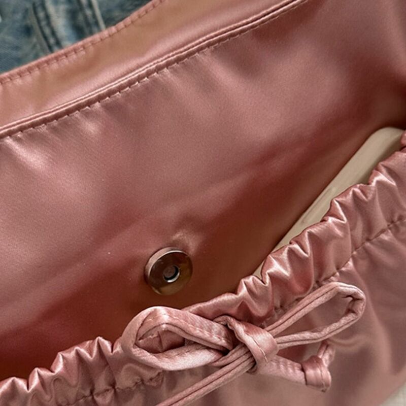 กระเป๋าถือแบบมีจีบผ้าซาตินกระเป๋าสไตล์เกาหลีลำลองแฟชั่นใต้วงแขนแบบพกพาสุดหรูมีโบว์กระเป๋าสะพายบ่า