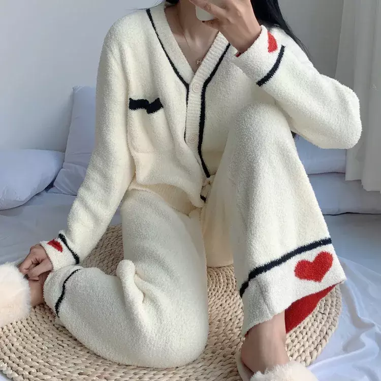 Conjunto de pijama de lana de Coral para mujer, ropa de dormir de manga larga, con estampado de amor, de un solo pecho, con cuello en V, para invierno