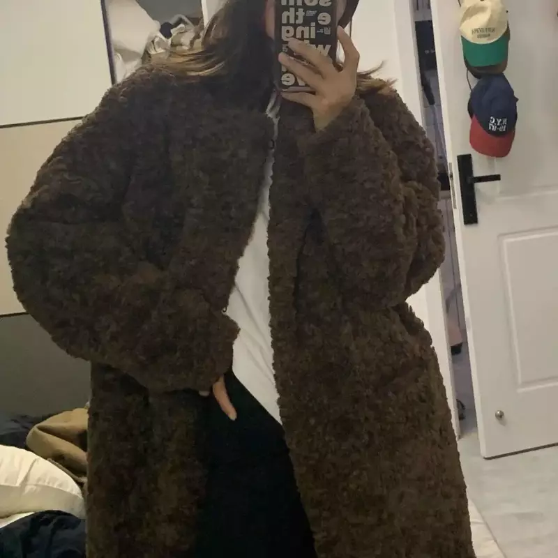 Płaszcz z wełny jagnięcej kobiet jesień i zima 2023 nowy wysokiej klasy zagęszczony koreańska bluzka średniej długości długi płaszcz ze sztucznego futra