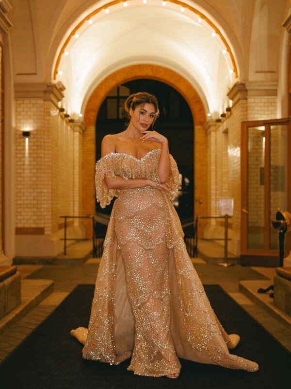 Atember aubende gestufte Abendkleid elegante Kristalle Pailletten Braut Robe glänzend mit abnehmbaren Schwanz Brautkleider Vestidos de Novia