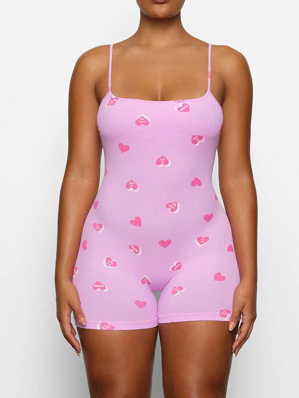 Macacão com estampa de coração feminino, shorts sem mangas, pijama sexy, cintas espaguete, bodysuit fino corte baixo, babydoll