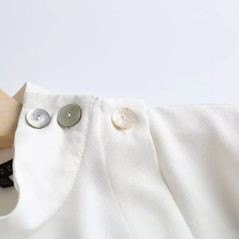 Blusa feminina de manga curta de duas cores, acessórios de botão de temperamento, camisa curta, gola alta retrô, blusa chique, moda, 2023