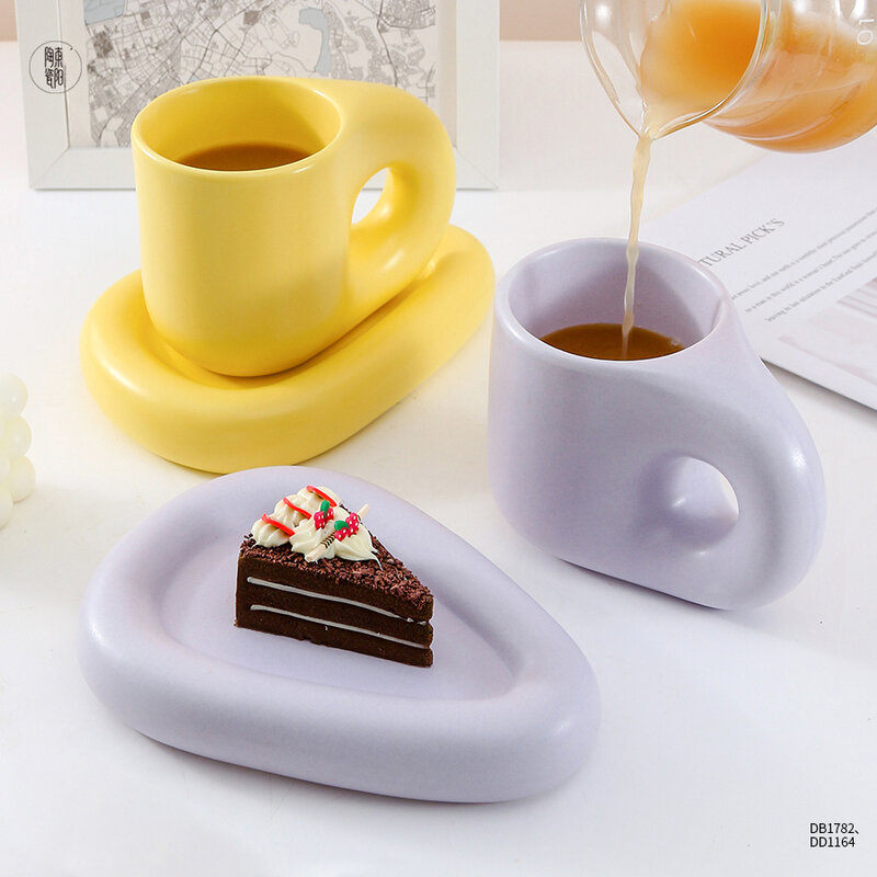 Fashion Fat Handle Cute Chubby Cup Candy Color Ceramic Coffee Mug Creative Hand Mand Drinkware Milk Tea Cup Novelty Gifts
