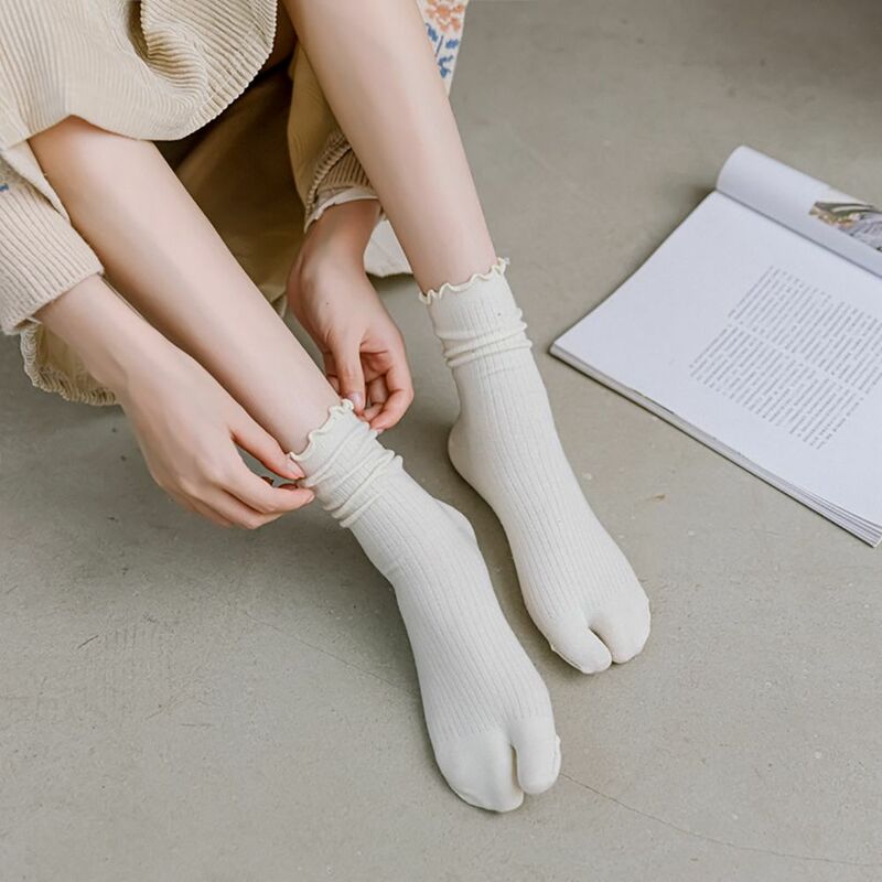 Algodão respirável Ruffles meias para fêmea, meias de dois dedos, meias de tubo médio, cor doce, moda