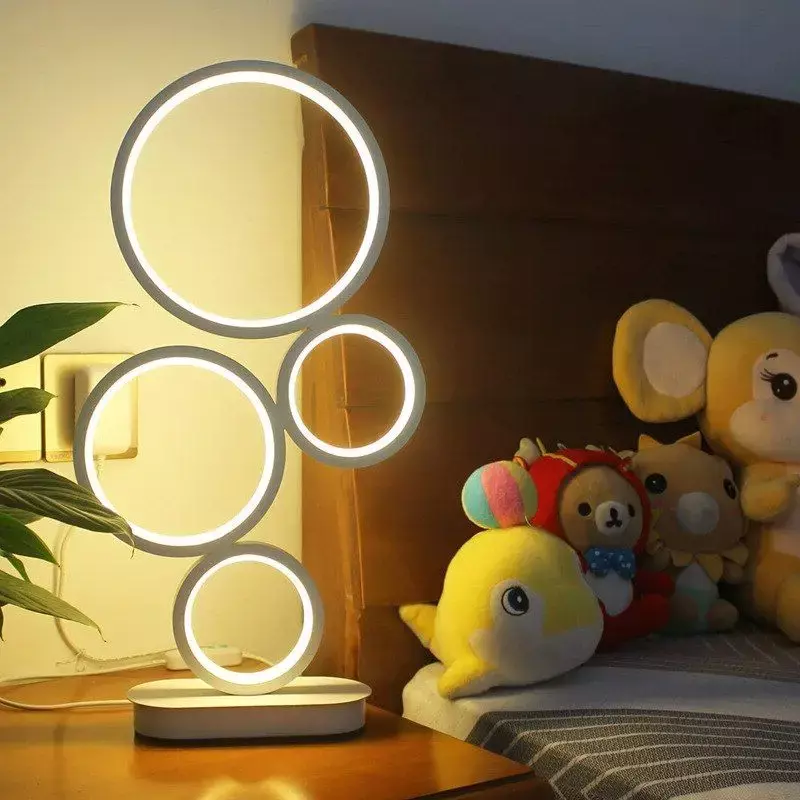 โคมไฟตั้งโต๊ะปกป้องดวงตา LED หรี่แสงได้ทันสมัยห้องนั่งเล่นตกแต่งบ้านกลมการออกแบบที่เป็นเอกลักษณ์สี่วงกลมแสงข้างเตียงนอน