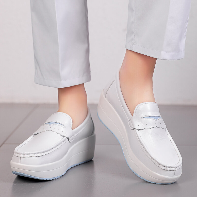 STRONGSHEN-zapatos informales de cuña para mujer, mocasines suaves de trabajo para enfermera, transpirables y cómodos, antideslizantes, color blanco