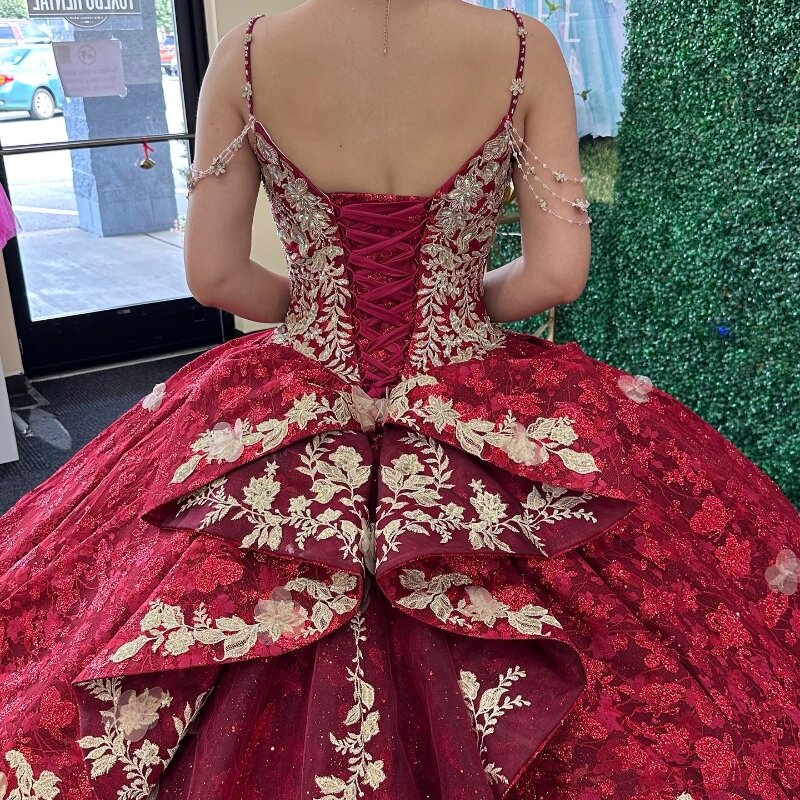 Vestido de quinceañera rojo brillante con tirantes finos, vestido de baile de lujo, Charro mexicano, apliques de cuentas de flores, vestido de 15, 2024