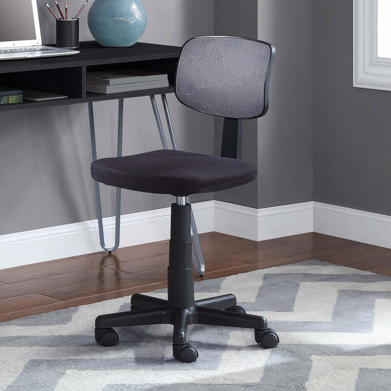 Сетчатое рабочее кресло с подкладкой из плюша, серого цвета