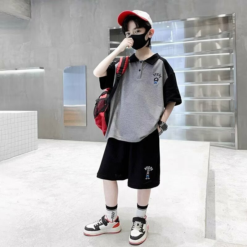 Setelan baju anak laki-laki musim panas baru kaus T-shirt lapel anak-anak mode jalanan tinggi Korea setelan baju olahraga anak-anak kualitas tinggi 2 potong 2024