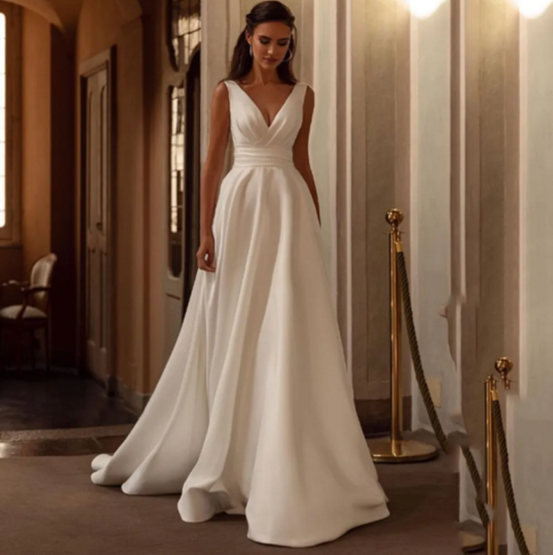 Simples vestido de casamento A-Line cetim, pregas sem mangas, sem encosto, Sweep Train, moderno V-Neck, vestido de noiva, 2024