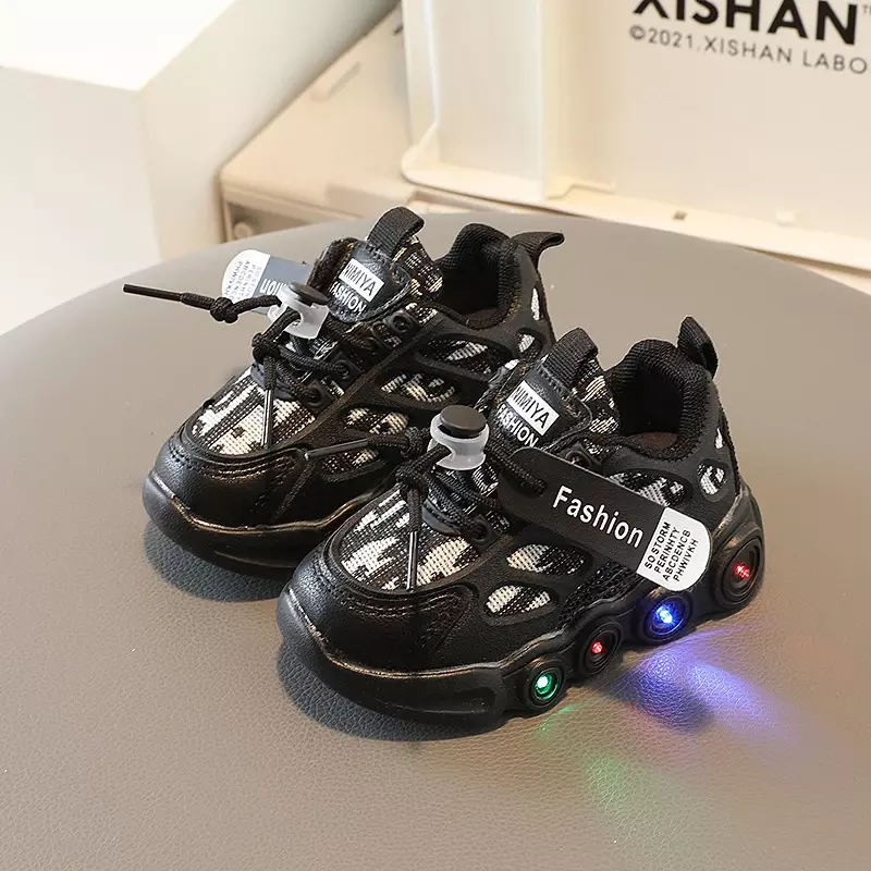 Zapatillas de deporte con luces LED para niños y niñas, zapatos deportivos de malla transpirable para niños pequeños, primavera y otoño