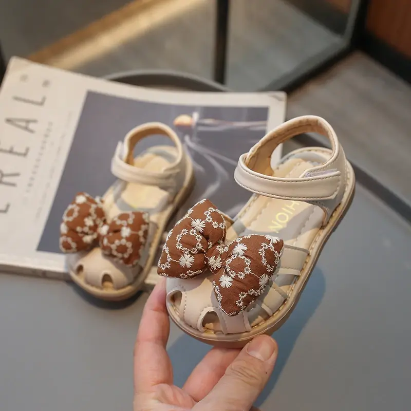 Sandal musim panas anak-anak, sandal Fashion bunga manis dasi kupu-kupu anak perempuan Putri sepatu jalan 2024 kasual anak-anak sandal datar kait lembut Loop