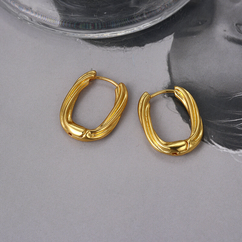 New vintage buckle Creative personality Twist U-shaped earring Geometric gold metal earrings