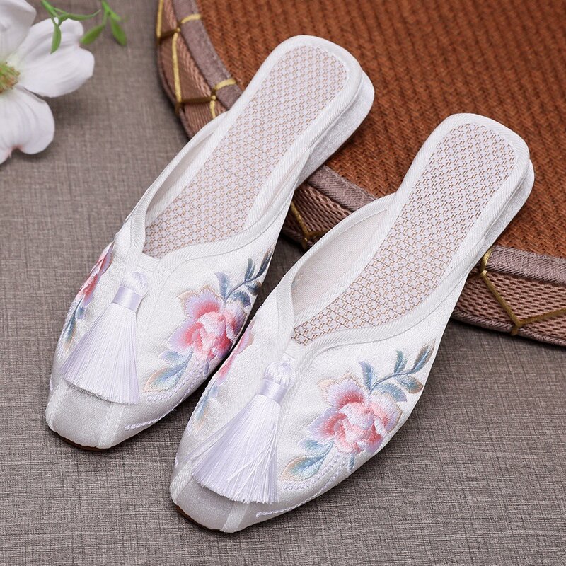Estate nuove pantofole ricamate da donna in stile cinese tacchi bassi che indossano scarpe di stoffa pantofole casual scarpe da donna