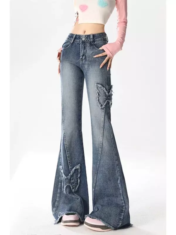 Jeans feminino de cintura baixa queimado, retro americano YK2, Harajuku, encaixe solto, bordas cruas, patchwork de borboleta azul
