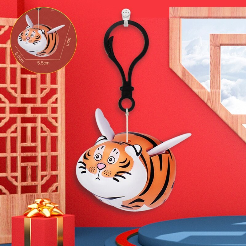 LLavero de tigre volador con alas, modelo de dibujos animados, plástico, naranja, colgante de tigre volador, lindo llavero Kawaii