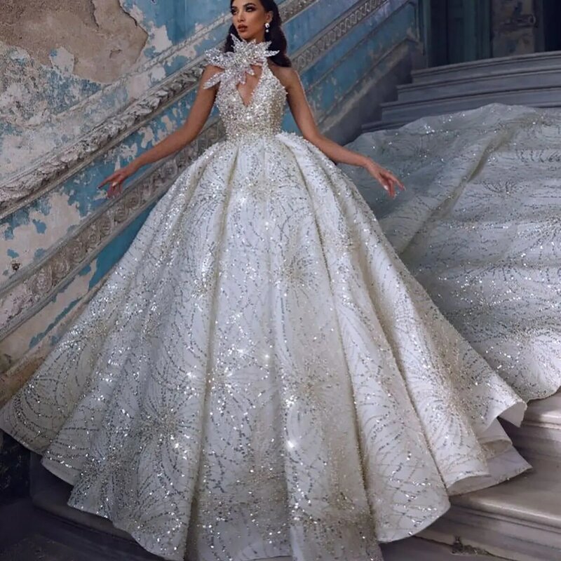 Vestido de novia con cristales de iglesia de diseño, apliques de flores 3D, cuentas elegantes hechas a mano, espalda con cordones hechos a medida