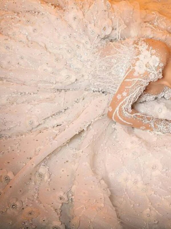 Przepiękne koronkowe suknie ślubne z okrągłym dekoltem aplikacje kryształki suknia ślubna luksusowa suknia do podłogi suknie panny młodej Vestidos De Novia