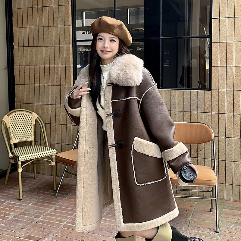 Pakaian luar satu potong untuk wanita, mantel bulu domba Retro mobil kipas Hong Kong Panjang sedang hangat tebal kopi gelap musim dingin 2023