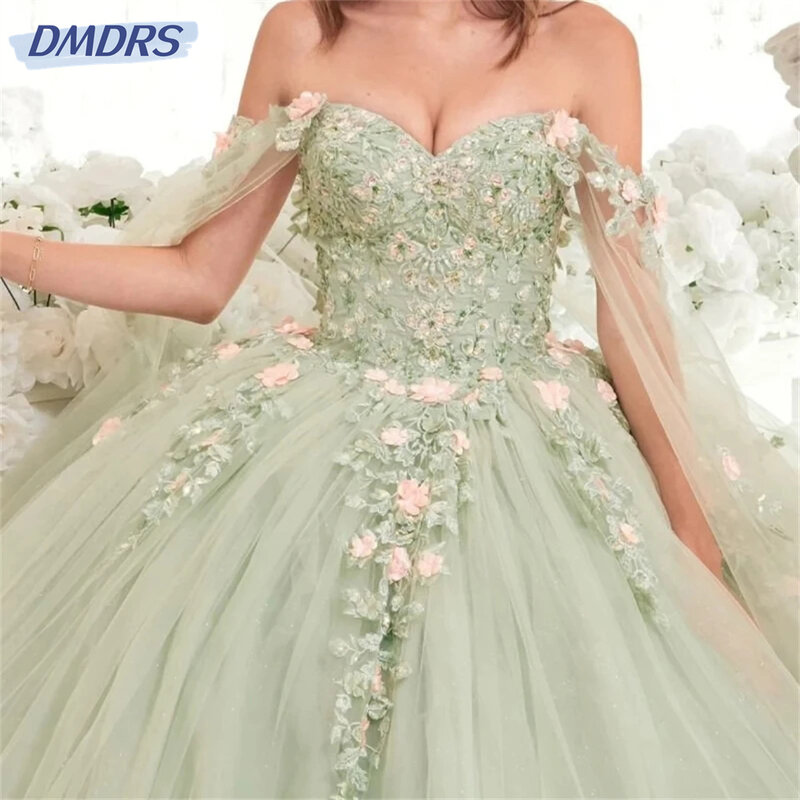 Wdzięczna suknia balowa księżniczki z długim rękawem elegancka sukienka na Quinceanera klasyczna aplikacja cekinowa z peleryną słodka 16 sukienka Vestido De