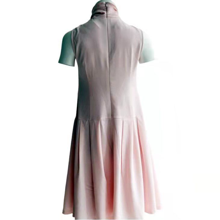 Schneiderei blass rosa Krepp geraffter Kragen ärmelloses Kleid formelles Kleid
