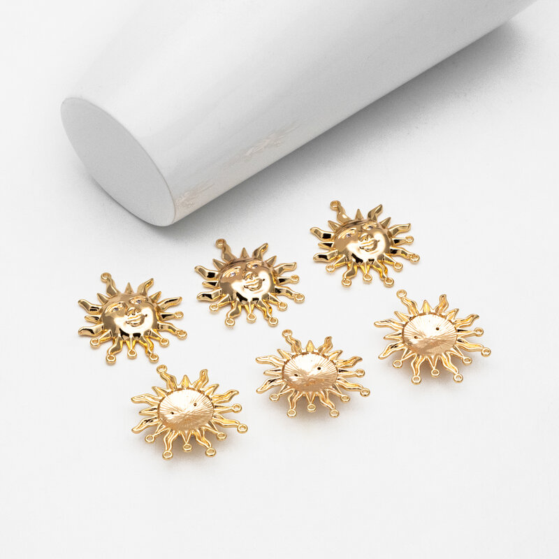 4 sztuki CZ Pave Sun Face charms z 8 pętlami, 18K pozłacany mosiądz, wiszące złącze do biżuterii, dzięki czemu materiały do robienia Diy (GB-3782)