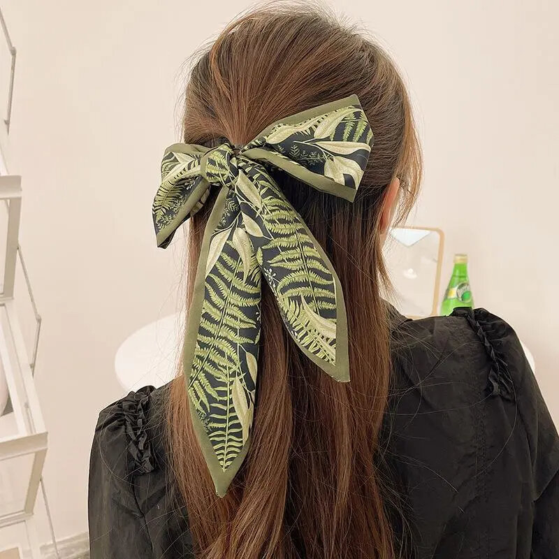 2023 neue Mode Seide Schal Haarband lange Band Bogen koreanischen Druck Brief Haar Schal Frauen Pferdes chwanz Halter Haarschmuck