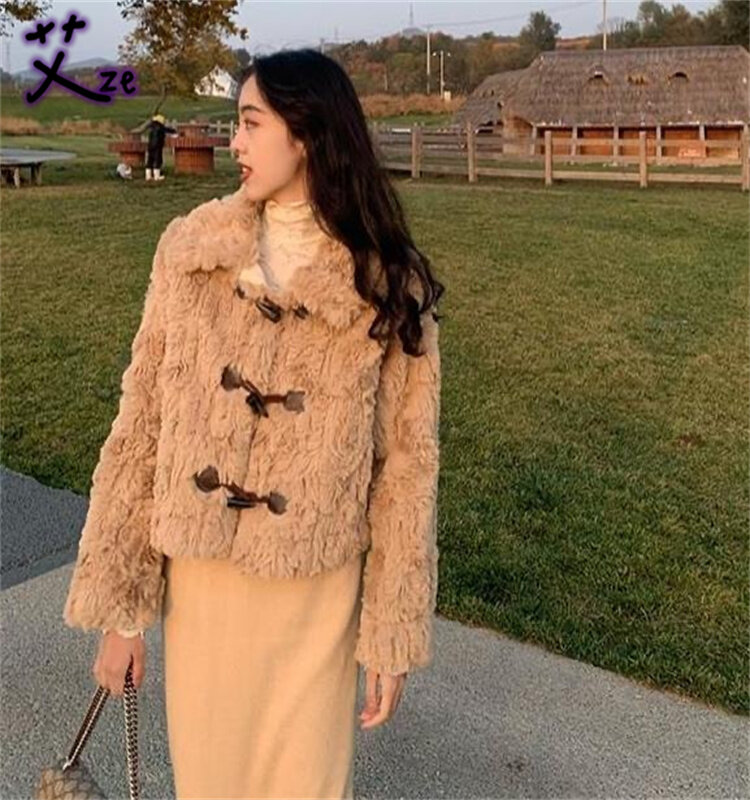 Женское короткое пальто из овечьей шерсти, зимняя утепленная куртка с отложным воротником и пуговицами из рога, пушистая теплая верхняя одежда из искусственного меха в Корейском стиле