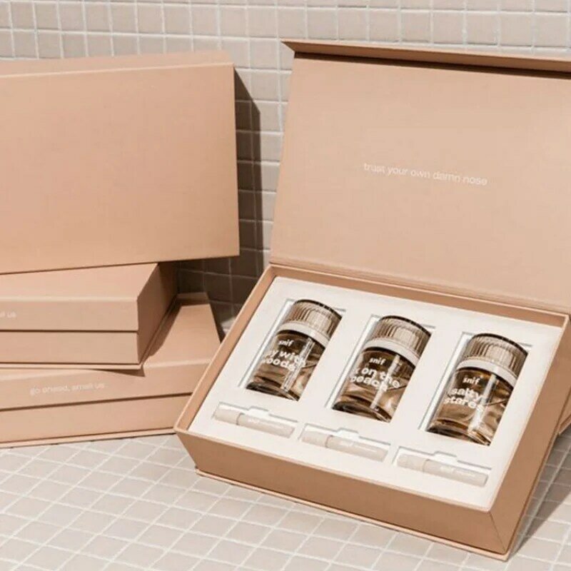 Caixa rígida de perfume de papel, Caixa de papel personalizada para garrafas, Caixa de embalagem com inserção, 30 50 100ml