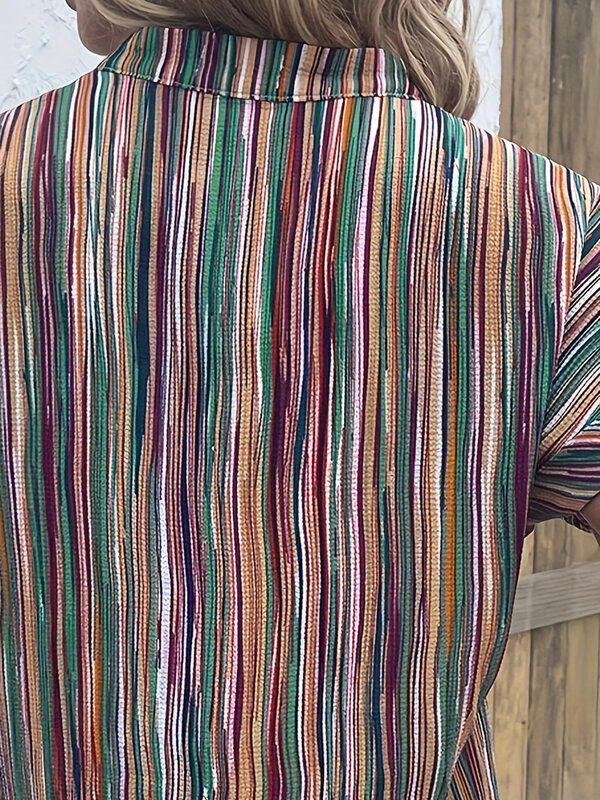 Blusa informal de talla grande para mujer, Blusa de manga corta con cuello con muescas y estampado de rayas, decoración de botones