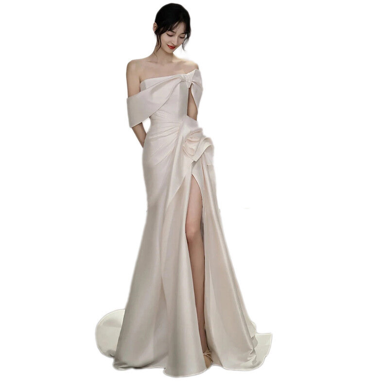 간단한 칼집 섹시한 새틴 오프 숄더 웨딩 드레스 스윕 기차 등이없는 광택 새틴 신부 가운, 2023