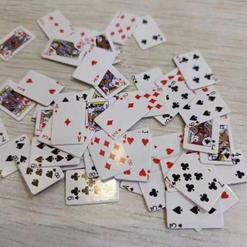 Mini juego de póker portátil para decoración del hogar, juego de cartas de póker para fiestas pequeñas, accesorios para muñecas, 2023