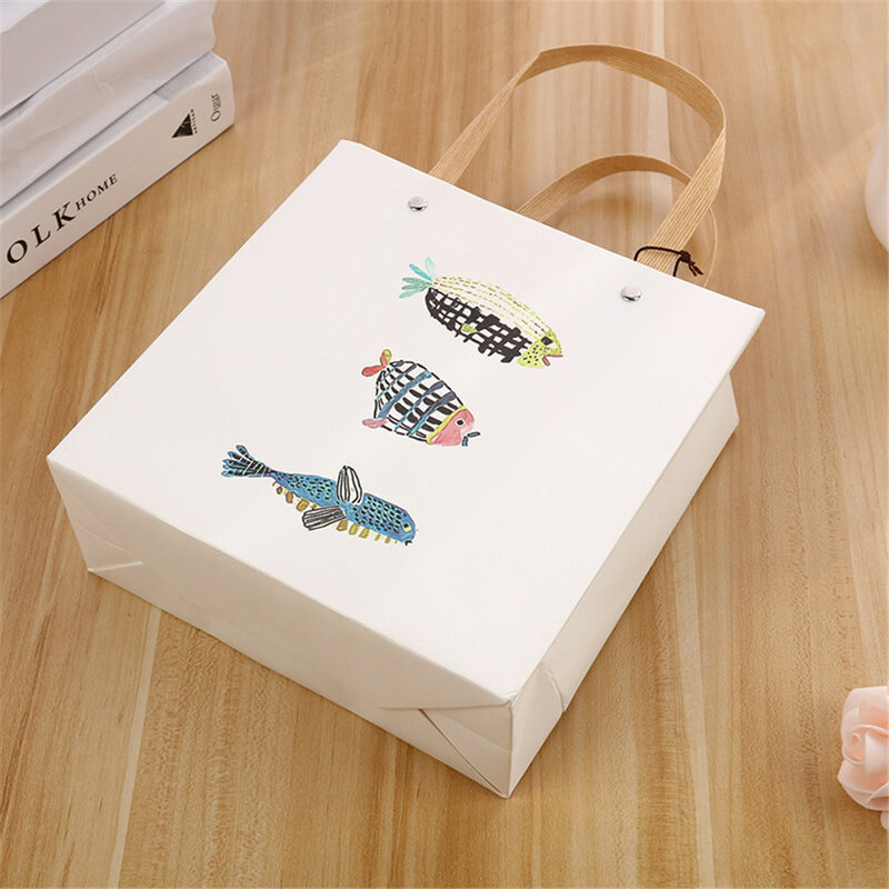 Birthday Party Packaging Bag Handbag Wedding Festival Supplies Cartoon Small Fish Design Kraft Paper Gift Bag with Handle