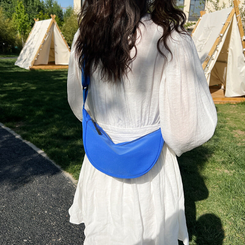 Нейлоновая сумка через плечо для женщин, новинка 2024, трендовая сумка для пельменей, легкая спортивная стильная маленькая сумка для тела, сумка через плечо для подмышек