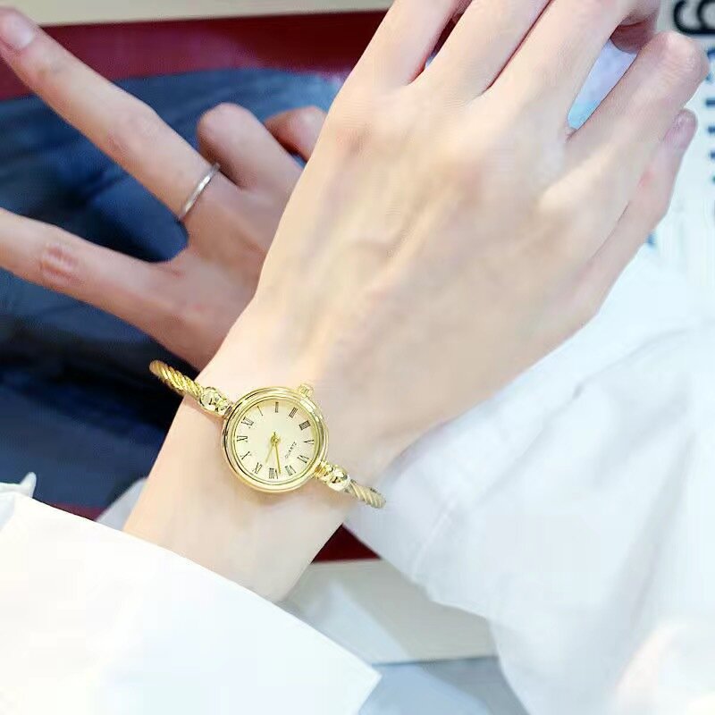 YIKAZE piccolo braccialetto d'oro orologio di lusso in acciaio inossidabile retrò signore orologio da polso al quarzo moda Casual orologi a catena sottile