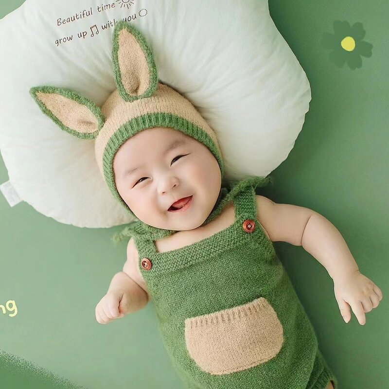 新生児用写真服,ウサギの耳がテーマの衣装,緑のニットの脚,帽子のセット,アクセサリー