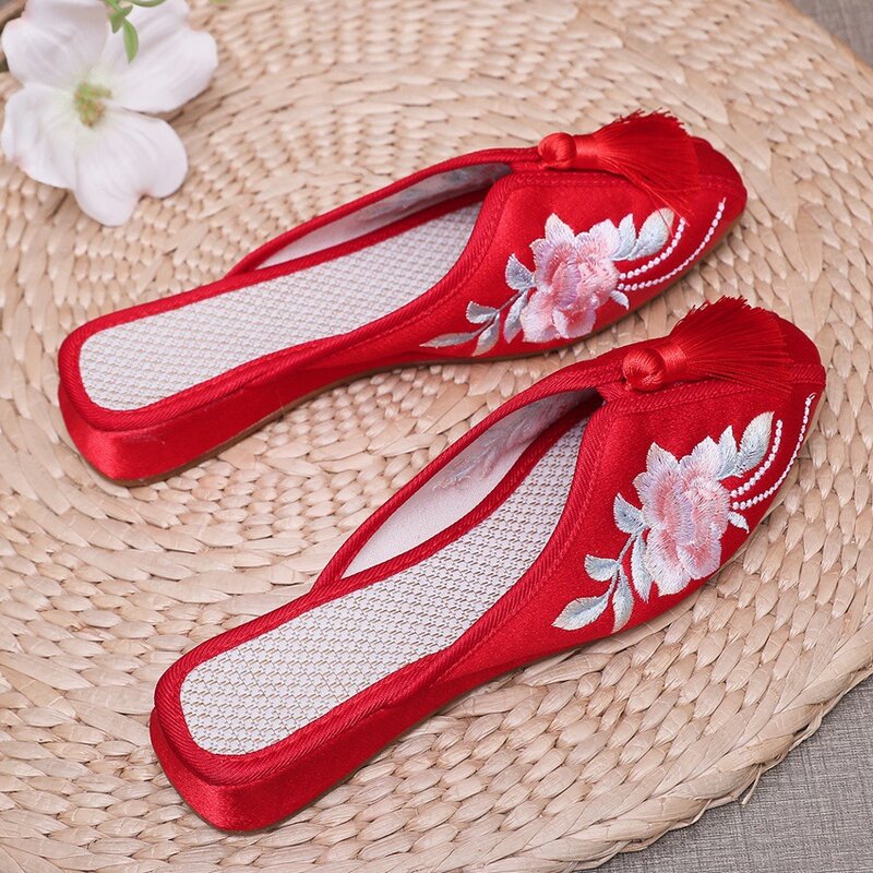 Летние Новые шлепанцы с вышивкой женская обувь на низком каблуке в китайском стиле