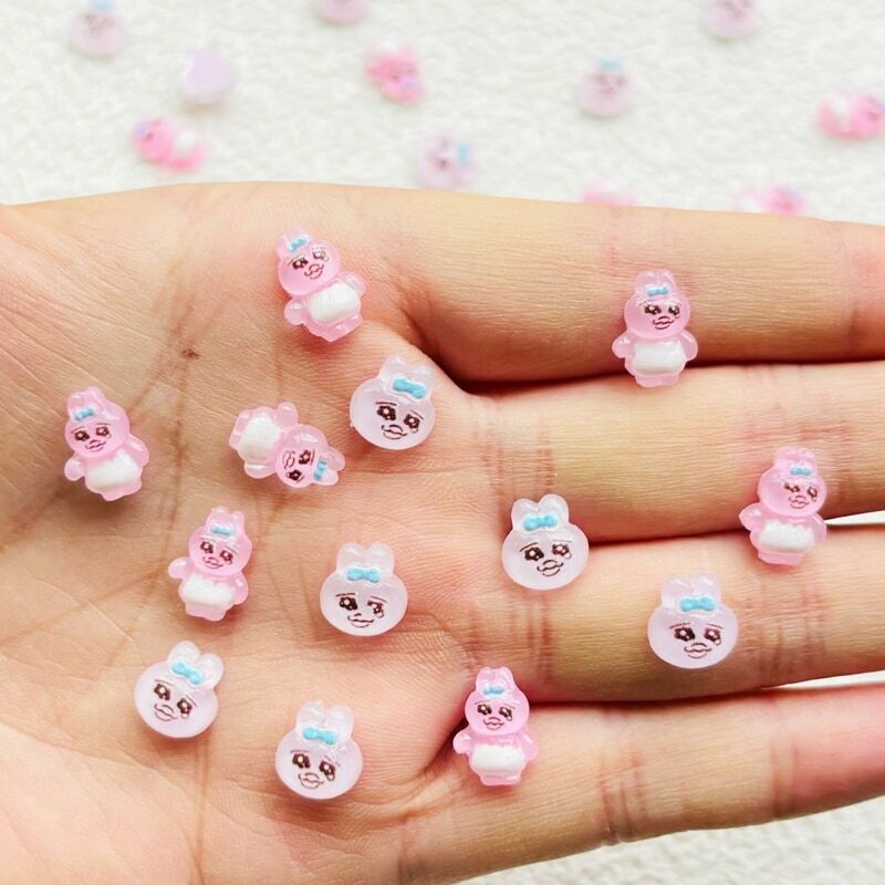 50 szt. Urocza Mini różowa kreskówka smutna figurka z żywicy królika Ornament rzemieślniczy biżuteria do Manicure akcesoria