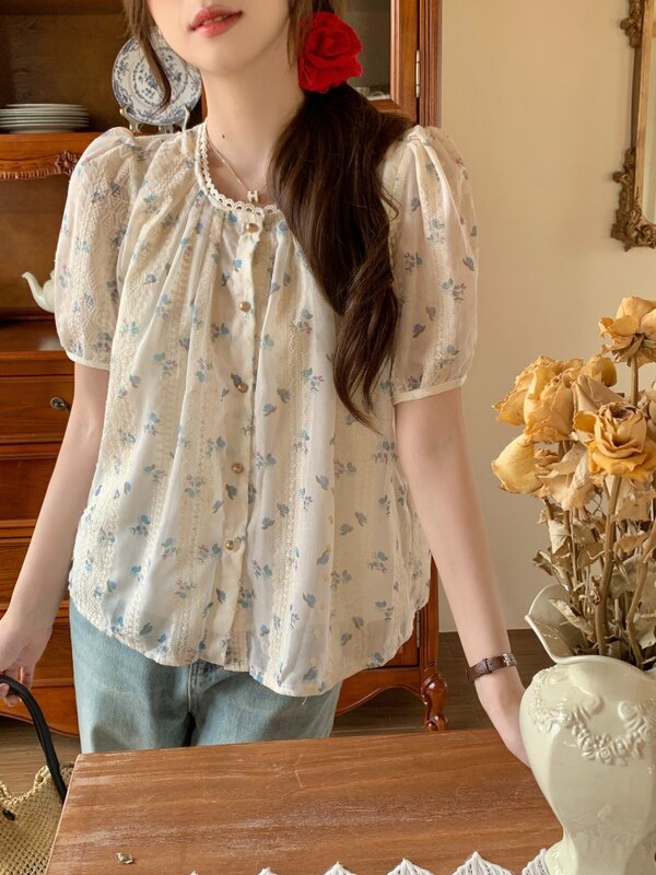 Chemise à fleurs à col rond pour femmes, haut doux, chemise amincissante, dentelle, mode française, nouveau, été, vêtements féminins, 2024