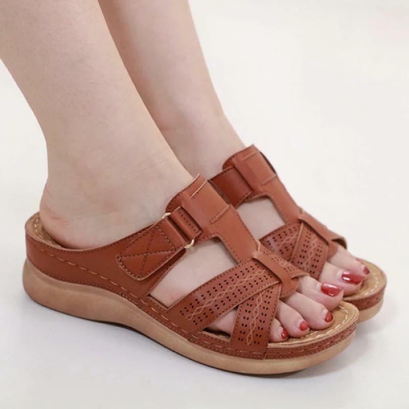 Sandalias de cuña con punta abierta para mujer, zapatillas cómodas sin cordones, zapatos de playa con hebilla de Color sólido, 2023