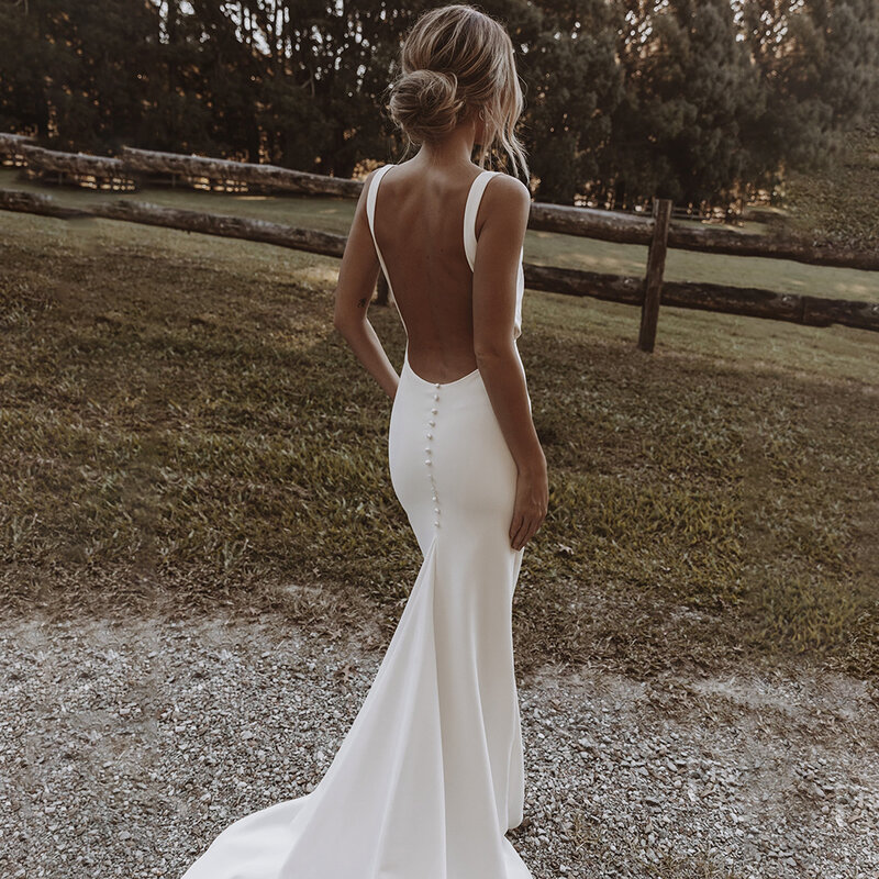 Nowoczesne płaszcza krepy minimalistyczne suknie ślubne dla kobiet przyciski ponadgabarytowych mocno pasuje prosty kokardka pociąg Backless suknia ślubna